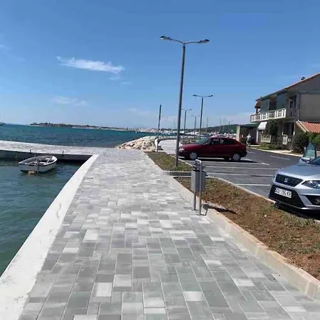 Apartament Max & *