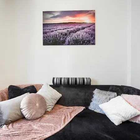 Apartament Max &